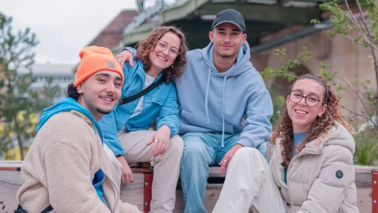 Photo groupe jeunes Photo groupe jeunes