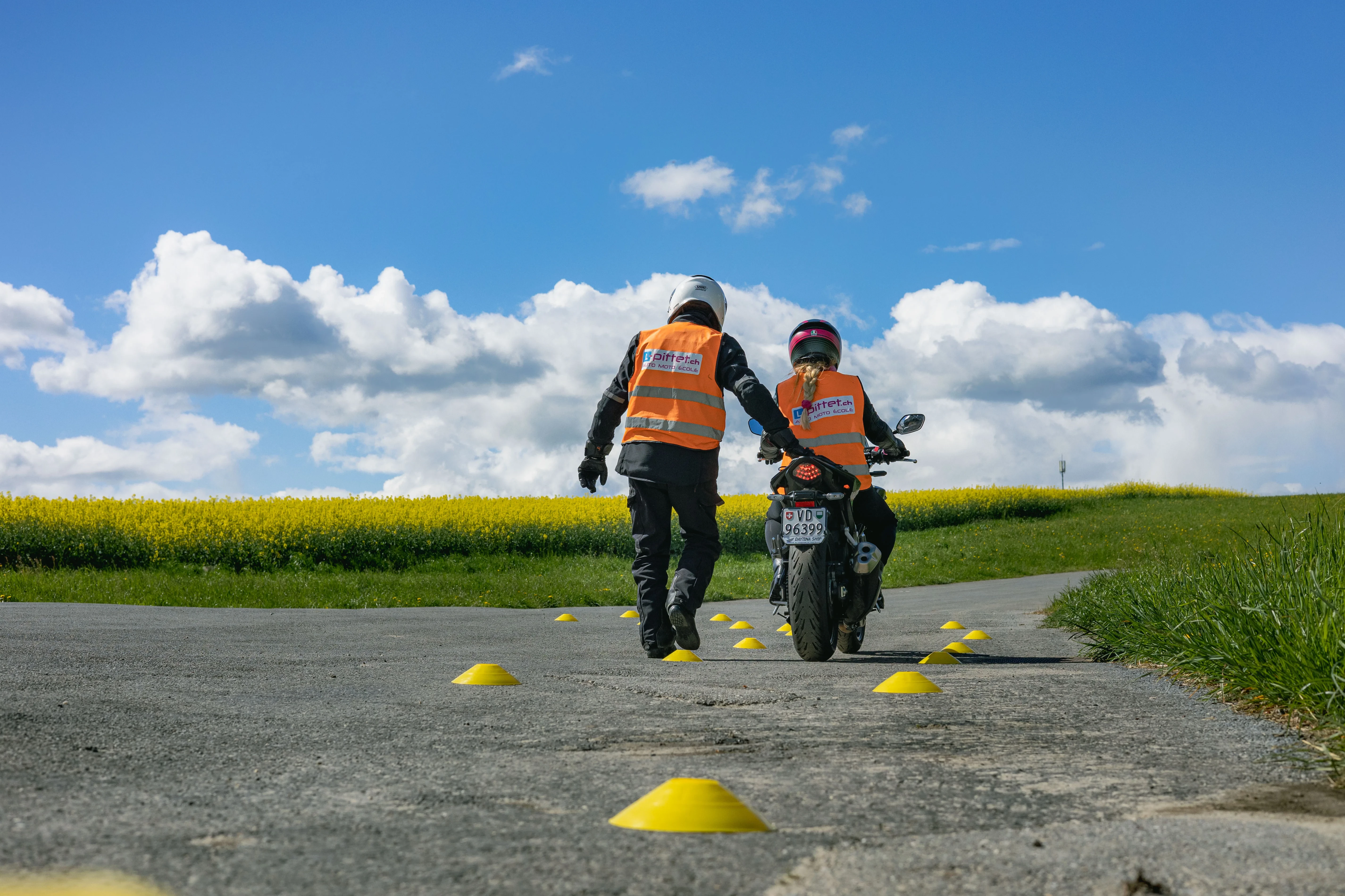 Photo motards moniteur parcours lent